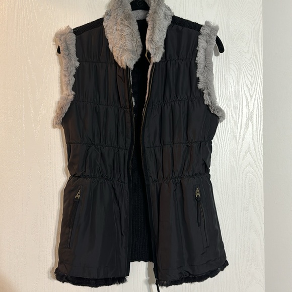 Jocelyn reversible fur vest/jacket - Picture 4 of 7